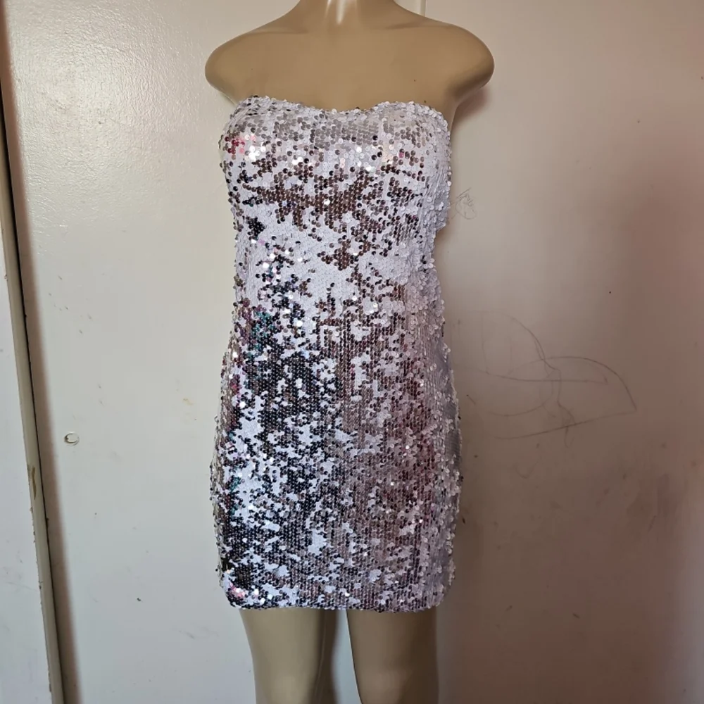 Lilly Pulitzer Silver Sequin Strapless Dress - Picture 1 of 5
